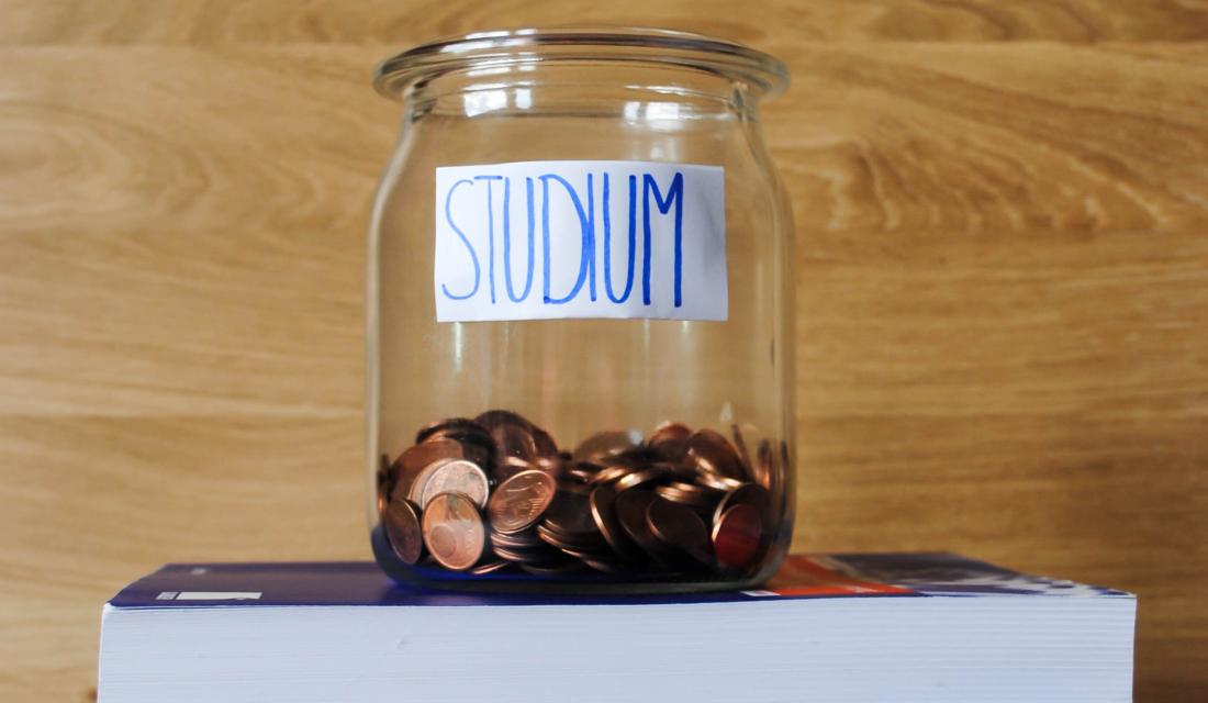 Sparglas mit Geld fürs Studium