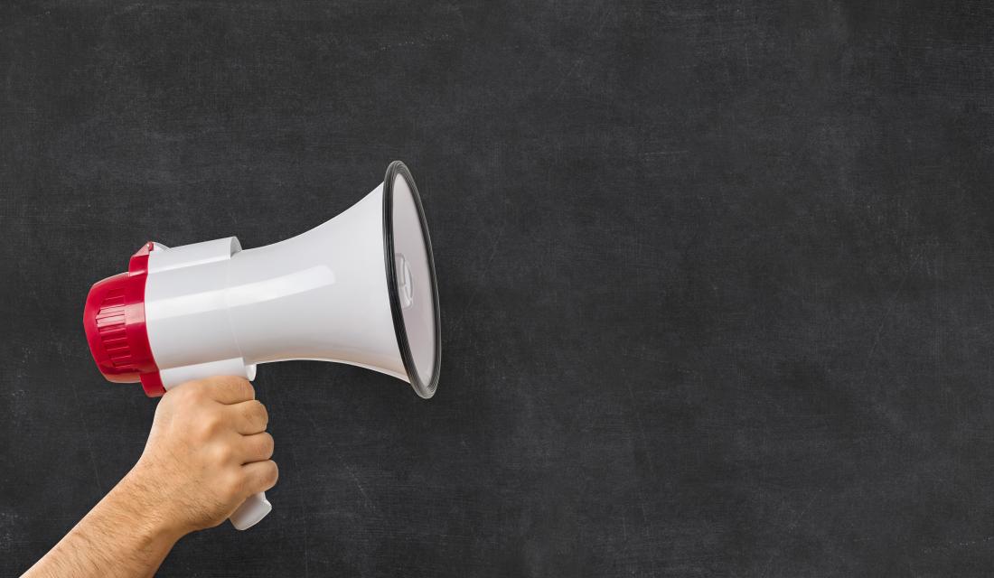 Megafon auf grauem Hintegrund