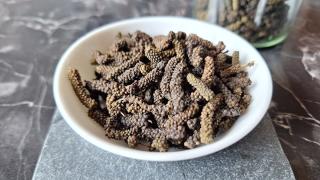 Schokoladenpfeffer in einer weißen Schüssel